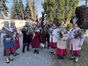 Niedziela Palmowa w Kłoczewie. Tradycja i zaangażowanie Kół Gospodyń Wiejskich