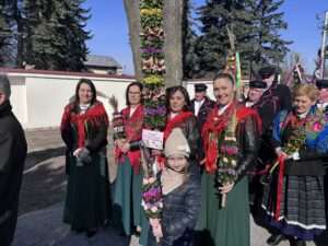 Niedziela Palmowa w Kłoczewie. Tradycja i zaangażowanie Kół Gospodyń Wiejskich