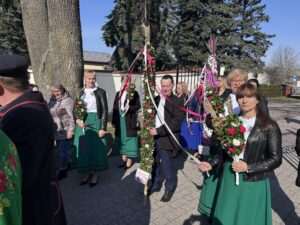 Niedziela Palmowa w Kłoczewie. Tradycja i zaangażowanie Kół Gospodyń Wiejskich