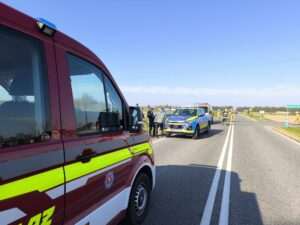 Wypadek na DK63. Zderzenie dwóch aut w Sapiehowie – jedna osoba trafiła do szpitala