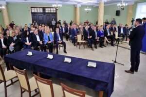 Gmina Wysokie: podpisano umowę na przebudowę drogi w Giełczew Druga