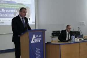 Sławomir Plis podczas konferencji w WSEI w Lublinie mówił o wsparciu seniorów i roli samorządu