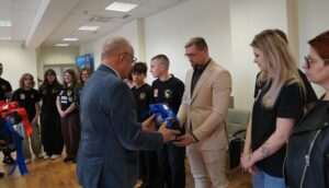 Wlubelskim.pl lubimy boks. Nowe rękawice dla klubu bokserskiego FENIX z Tomaszowa