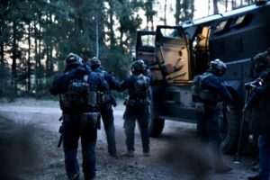 Nielegalny arsenał w Podlaskiem. Policja zabezpieczyła broń i zatrzymała trzy osoby