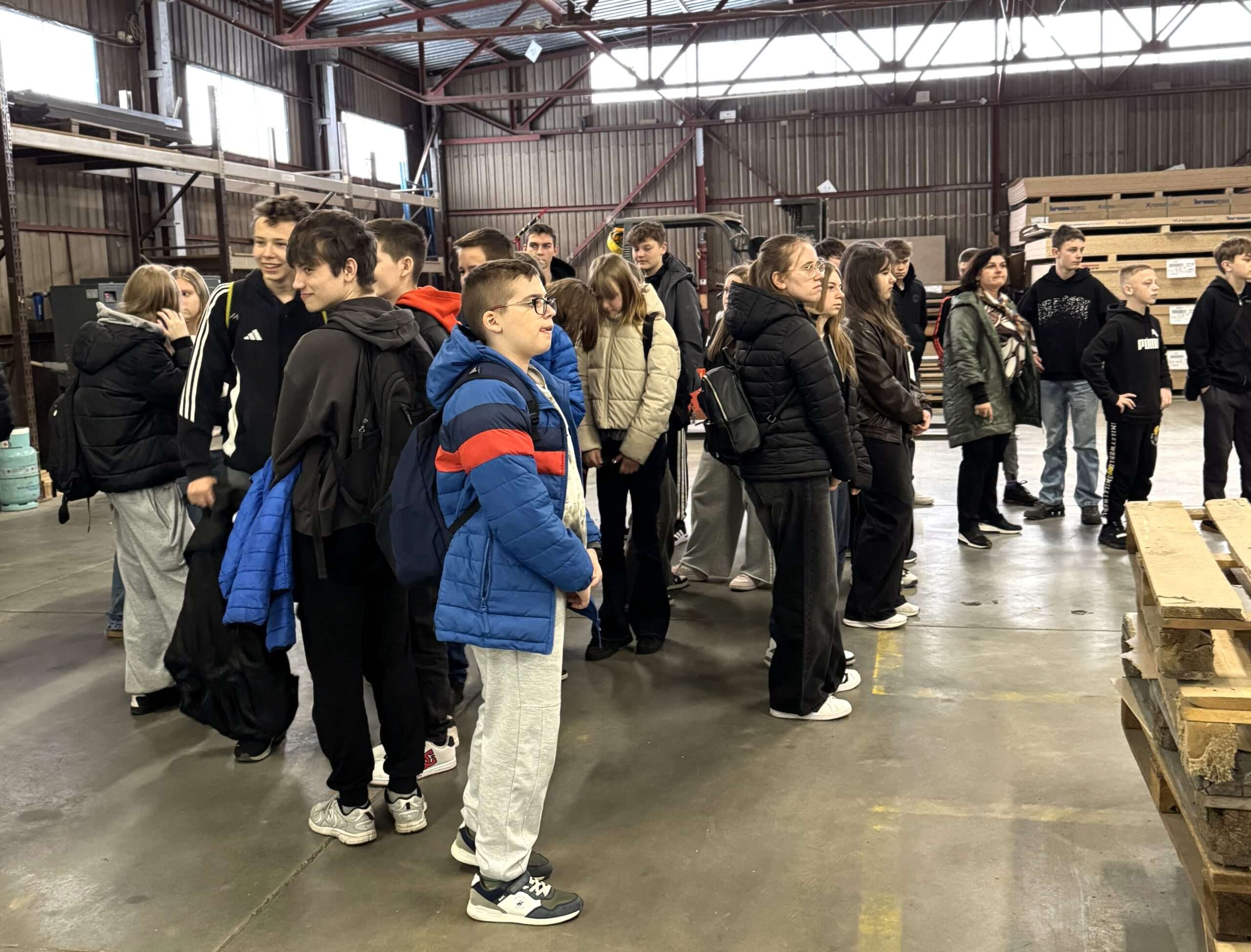 Uczniowie w Fabryce Formatek