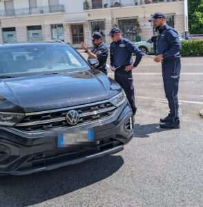 Policjant z Lublina wspiera turystów we Włoszech