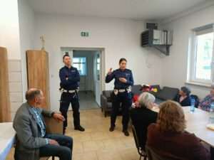 Bezpieczeństwo seniorów: spotkanie w Telatynie z Policją