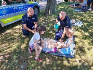 Krajowy Trening Pierwszej Pomocy na Lubelszczyźnie. Policjanci uczyli, jak ratować życie