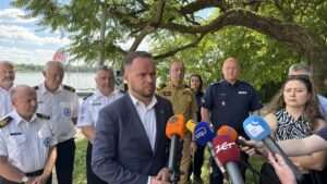 Bezpieczne wakacje 2026. Policja, strażacy i WOPR apelują o rozwagę na drogach i nad wodą