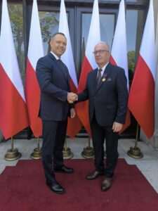 Starosta Tomaszowski Henryk Karwan odznaczony Złotym Krzyżem Zasługi przez Prezydenta RP
