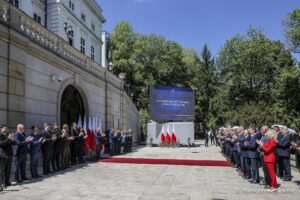 Starosta Tomaszowski Henryk Karwan odznaczony Złotym Krzyżem Zasługi przez Prezydenta RP