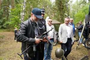Tłumy nad Jeziorem Piaseczno. Piknik „Bezpieczne Wakacje” przyciągnął całe rodziny