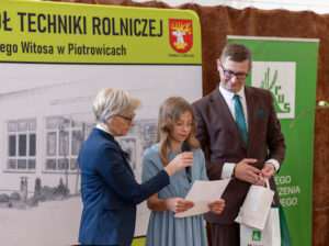 Młodzi artyści i autorzy rymowanek nagrodzeni podczas gali KRUS w Piotrowicach