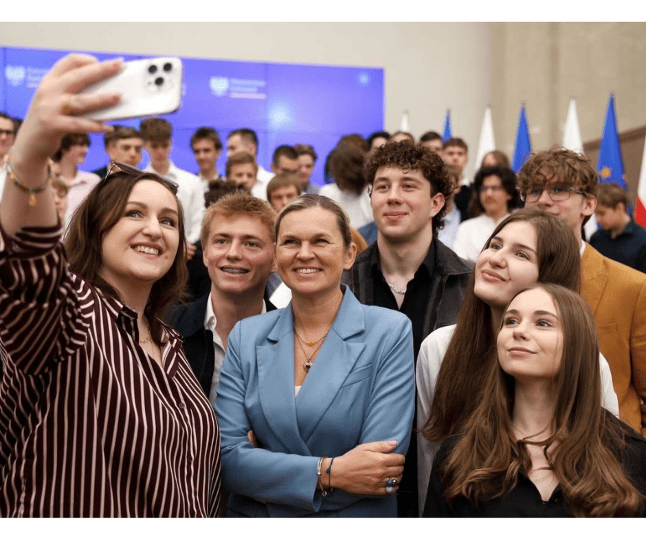 „Świadectwo” dla Barbary Nowackiej. Raport edukacyjny na koniec roku szkolnego