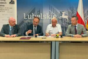 Ponad 16 mln zł na drogi w Lubelskiem. Podpisano umowy