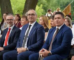 „Dziedzictwo łączy pokolenia” w Zawieprzycach. Starosta Łukasz Reszka uczestniczył w wyjątkowym wydarzeniu