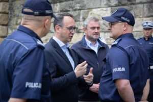 Będą nowe przepisy dla hulajnóg elektrycznych. Kontrole, kary i zmiany w parkowaniu