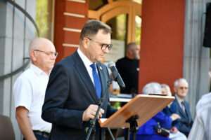 Biłgoraj uczcił Ofiary Rzezi Wołyńskiej. Msza, Marsz Pamięci i hołd przed pomnikiem