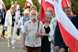 Biłgoraj uczcił Ofiary Rzezi Wołyńskiej. Msza, Marsz Pamięci i hołd przed pomnikiem