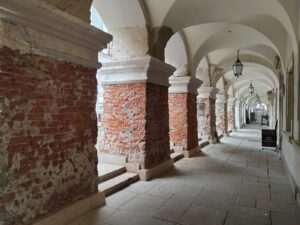 Zamość: Ruszył remont zabytkowych podcieni za 2,5 mln złotych