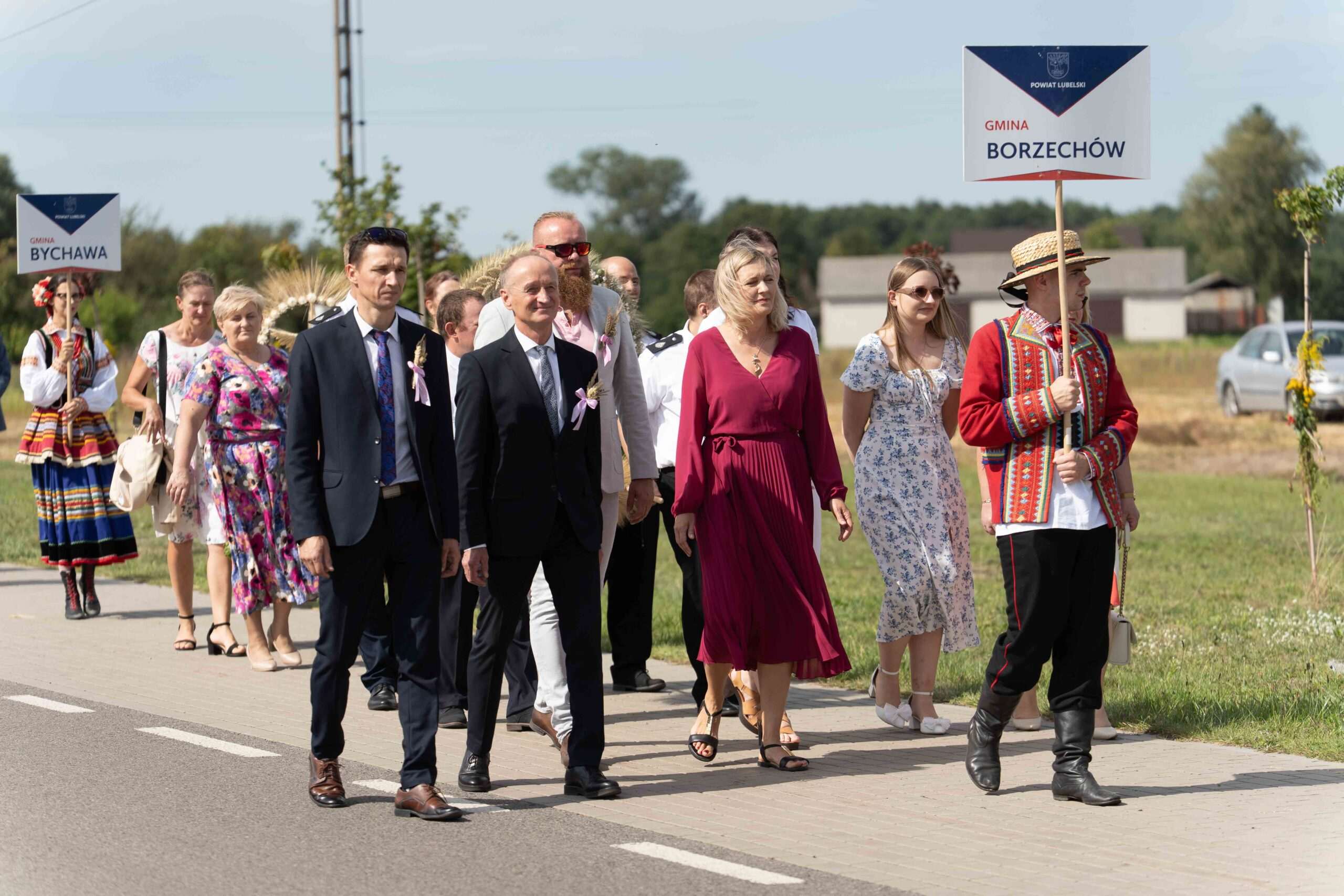 Borzechów na dożynkach w Woli Przybysławskiej. Wójt i delegacja reprezentowali gminę