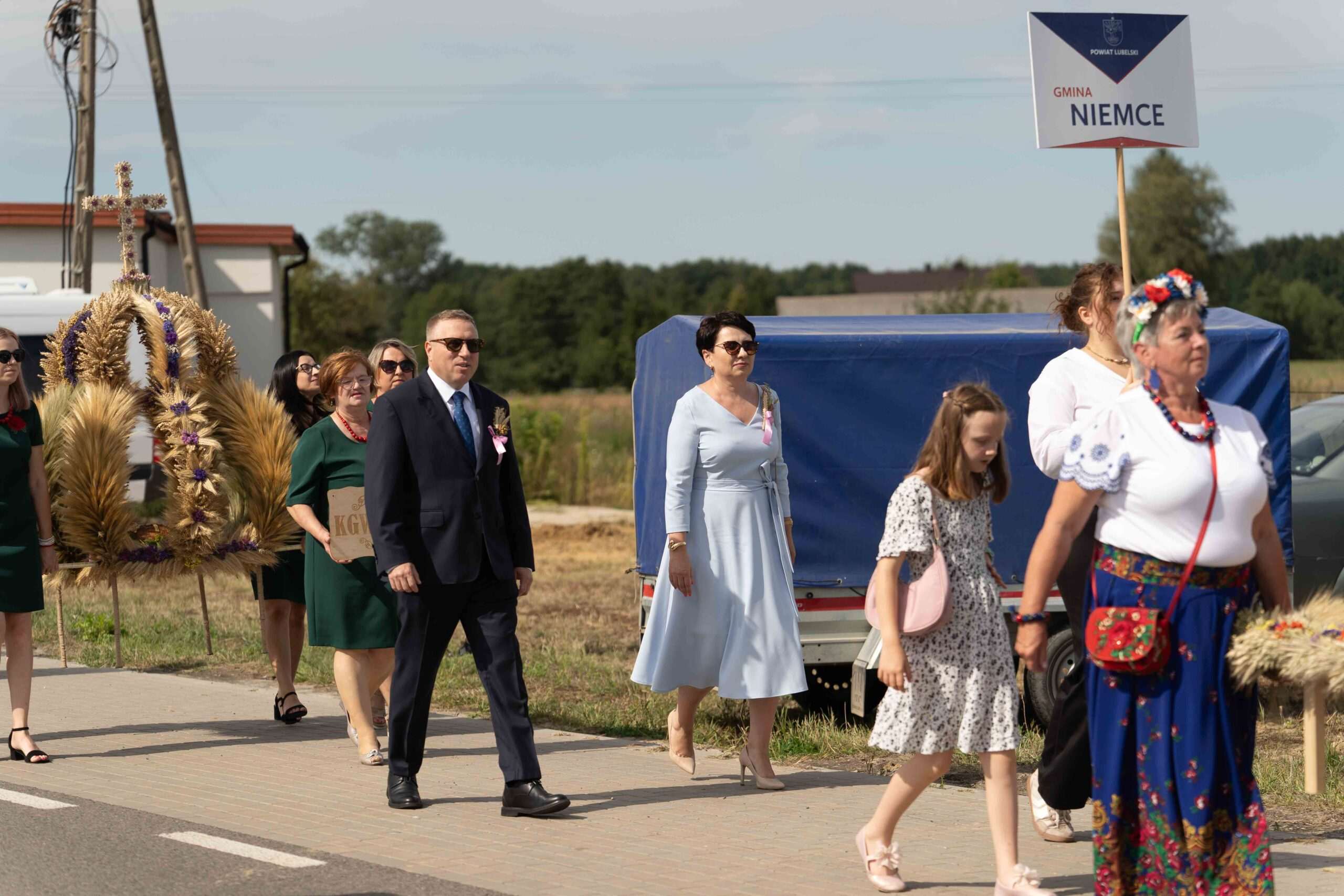 Niemce pokazały swoją siłę na dożynkach. Wójt i Koła Gospodyń reprezentowali gminę w Woli Przybysławskiej