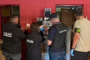 CBŚP rozbiło grupę handlującą sterydami. 8 zatrzymanych