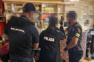 CBŚP rozbiło grupę handlującą sterydami. 8 zatrzymanych
