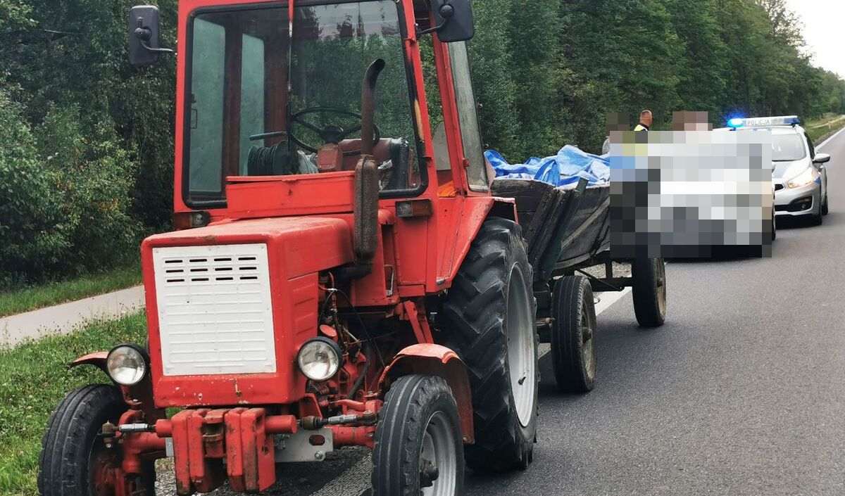 26-latek jechał ciągnikiem po alkoholu. Wiózł 10-letnie dziecko