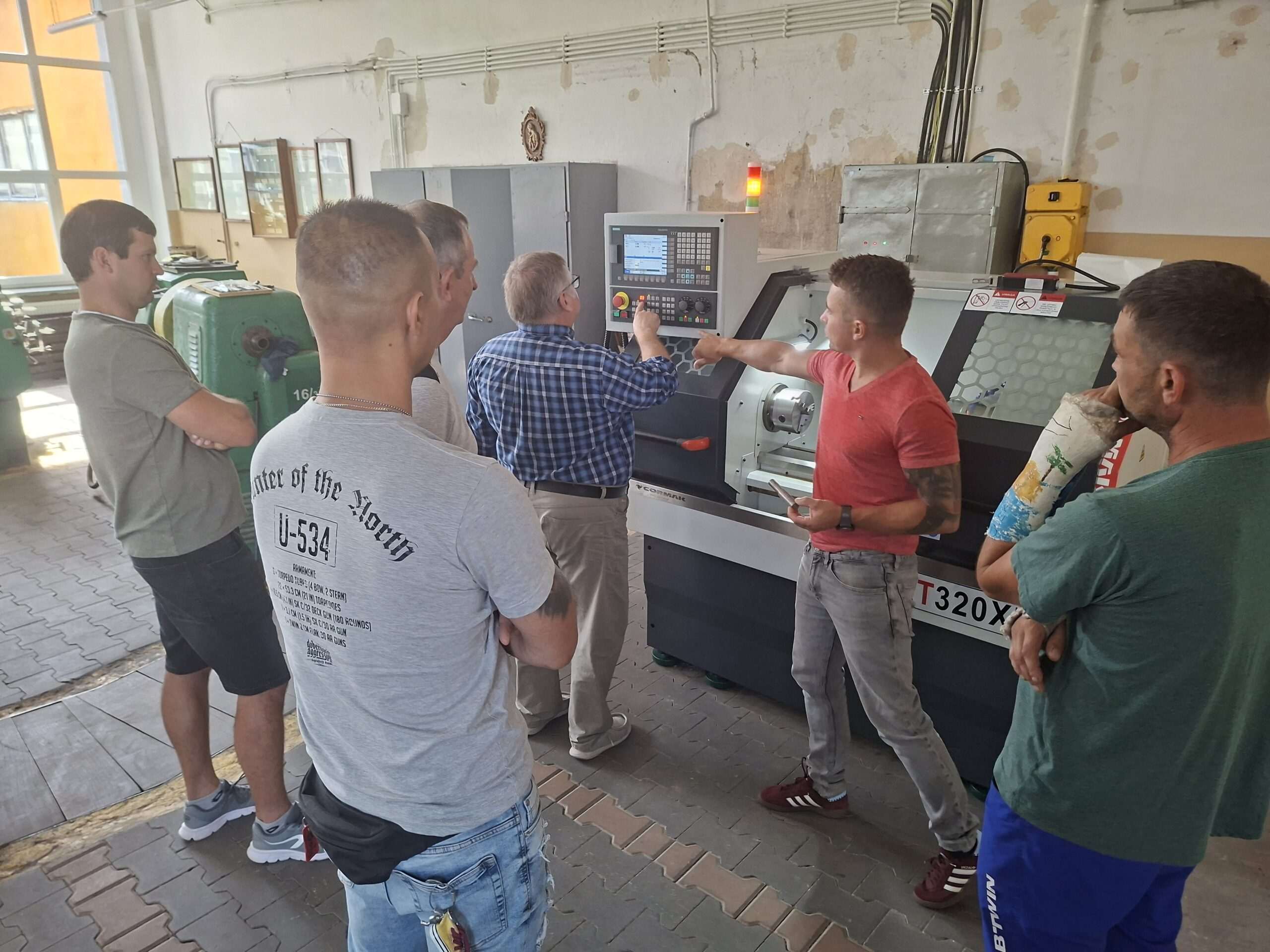 Nauczyciele z Dęblina przeszkoleni na tokarce CNC