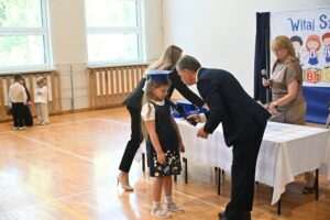 Nowy rok szkolny rozpoczęty w Krzczonowie. Pierwszoklasiści złożyli ważne ślubowanie