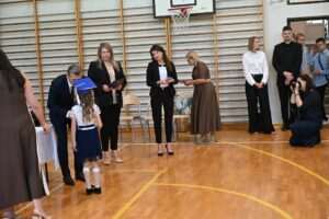 Nowy rok szkolny rozpoczęty w Krzczonowie. Pierwszoklasiści złożyli ważne ślubowanie