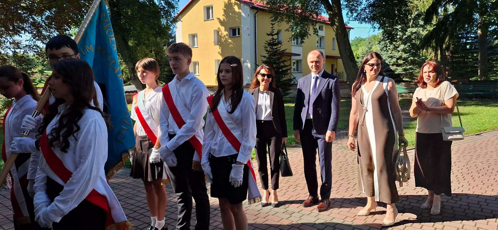 Nowy rok szkolny rozpoczęty w Krzczonowie. Pierwszoklasiści złożyli ważne ślubowanie