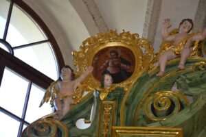 Odkryli napis i datę 1604. Zabytkowy ołtarz w Krasieninie odzyskał dawny blask