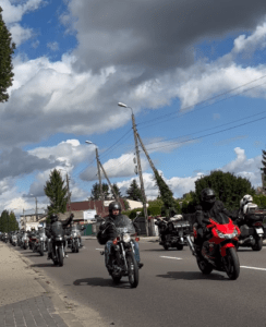 Starosta Łukasz Reszka wspiera Motoserce w Łęcznej. Był na paradzie z tatą