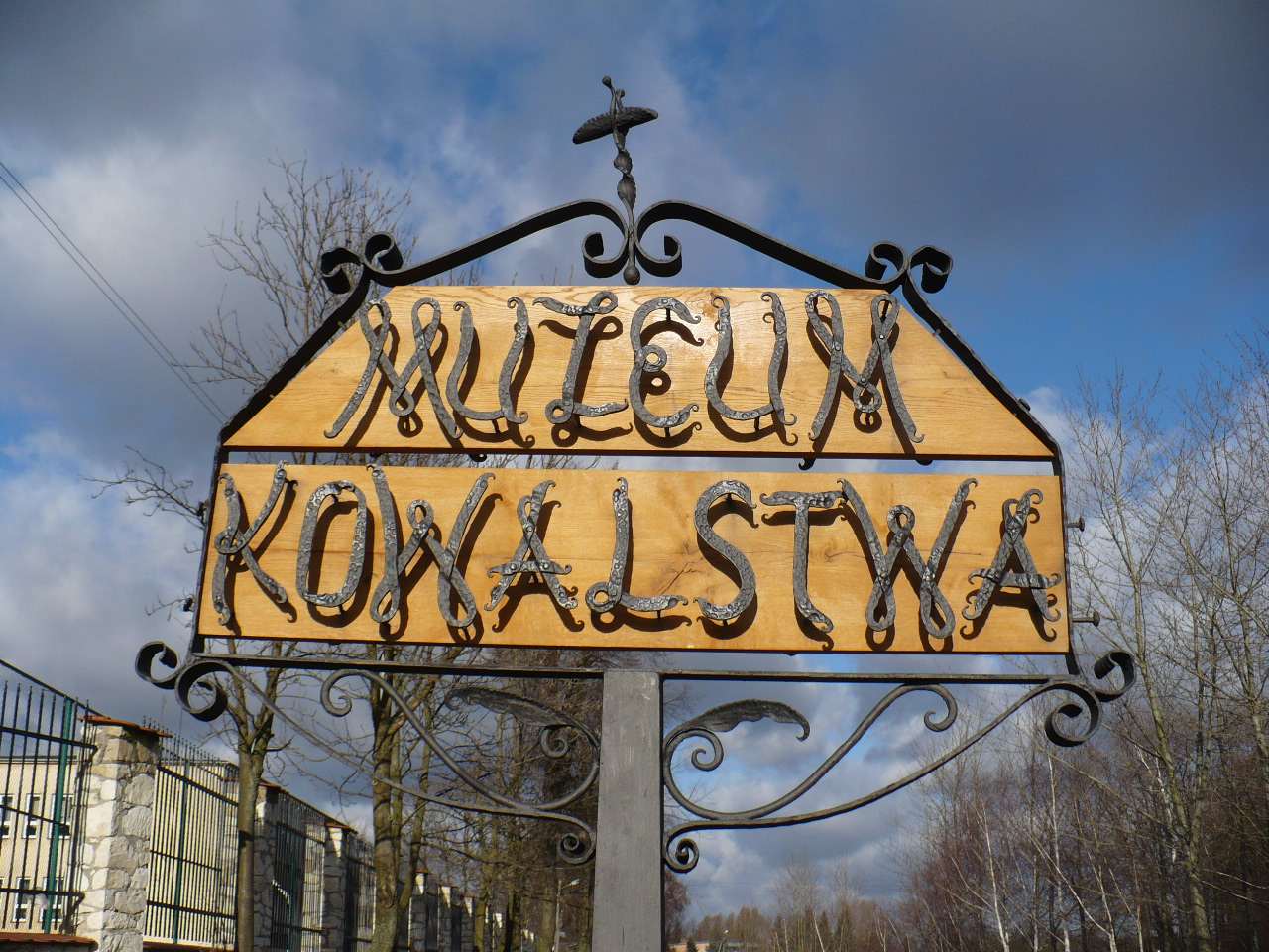 Wieża Ariańska w Wojciechowie. Tu historia spotyka kowalskie rzemiosło