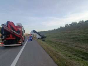 Laweta w rowie, dostawczak na dachu. Zdarzenie na S17