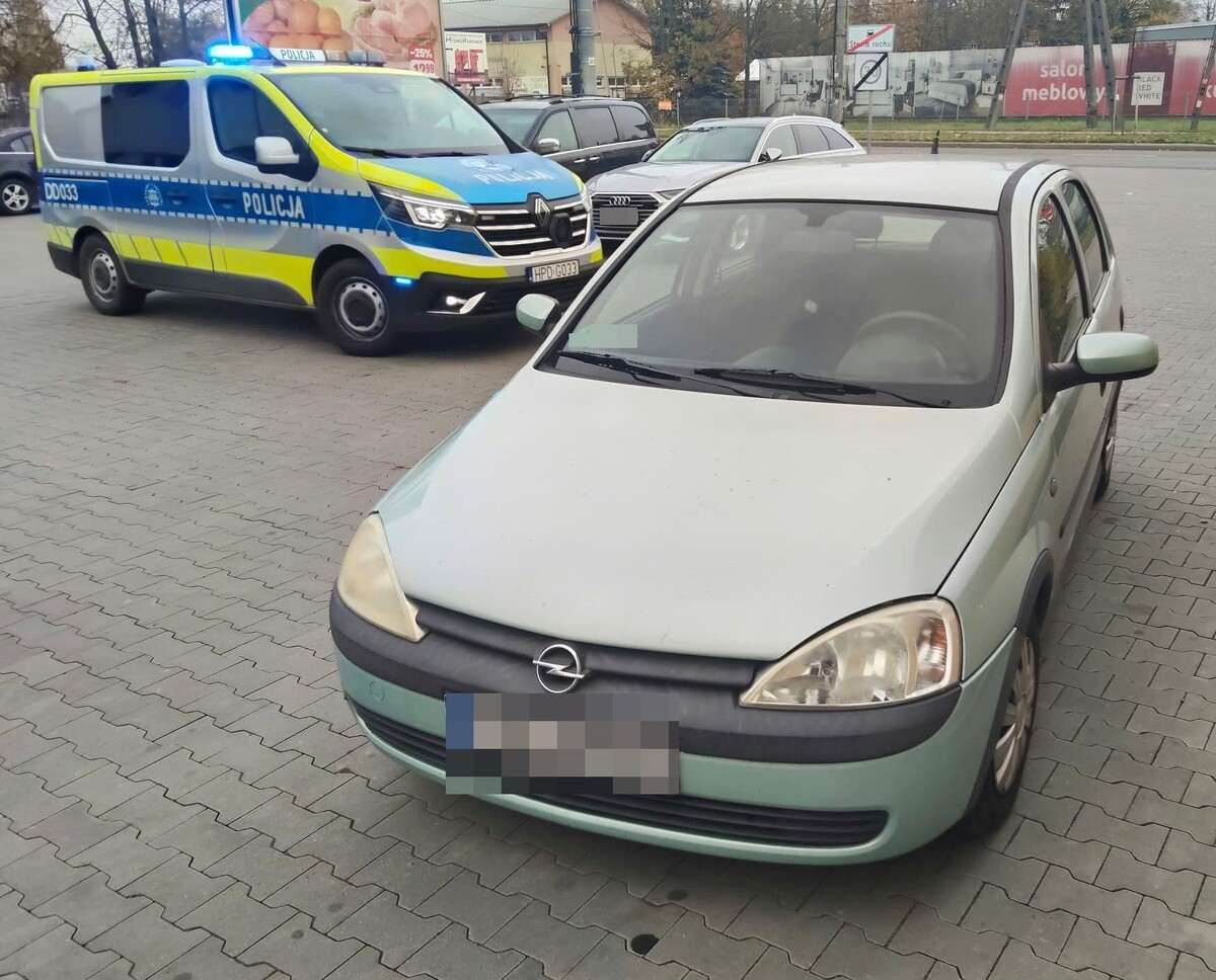 Pijany przyjechał pod sklep w Radzyniu Podlaskim i zasnął za kierownicą. Miał niemal 2,5 promila