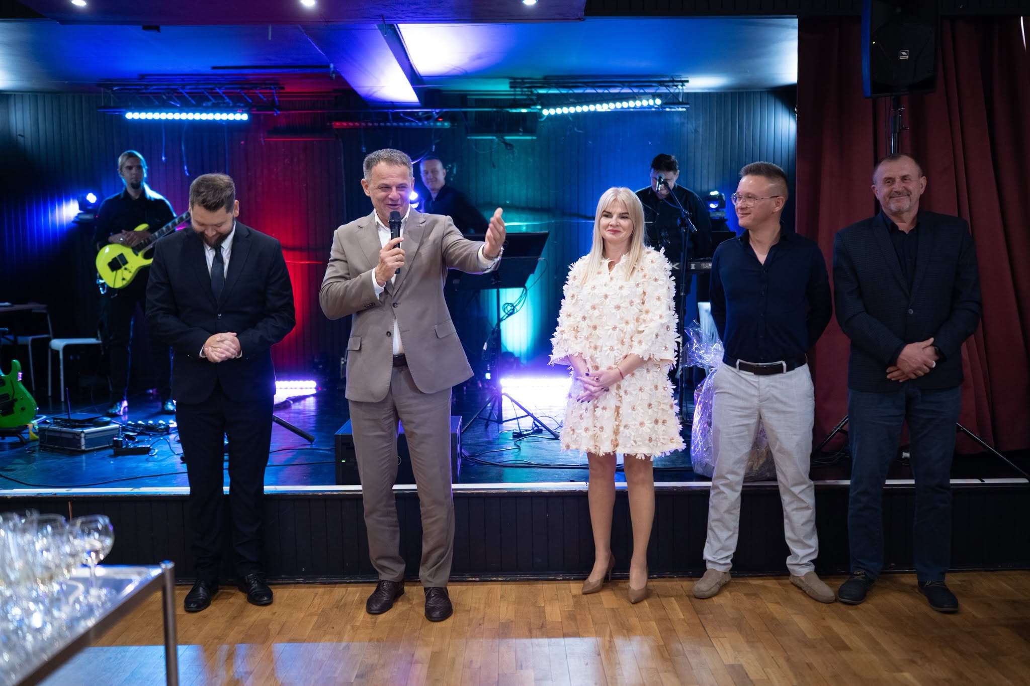 Bal Seniora w Drelowie. Tort, tańce i wspólny hymn