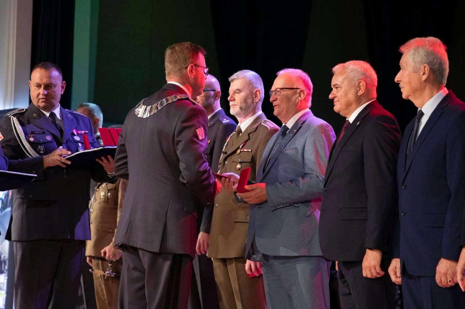 Szkoła Orląt zaczyna nowy rok. Medal dla starosty