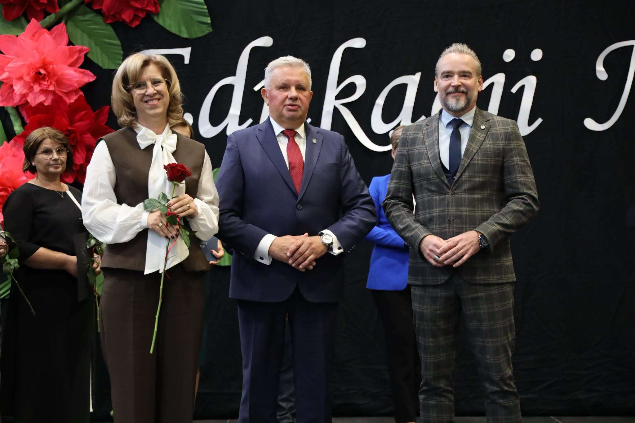Blisko 16 mln zł na szkoły w gminie Kłoczew. Uhonorowano nauczycieli