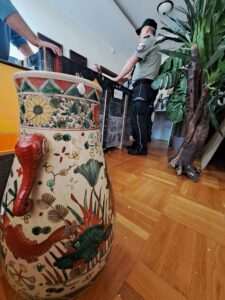 Chińskie przedmioty zatrzymane przez KAS trafiły do muzeum w Białej Podlaskiej