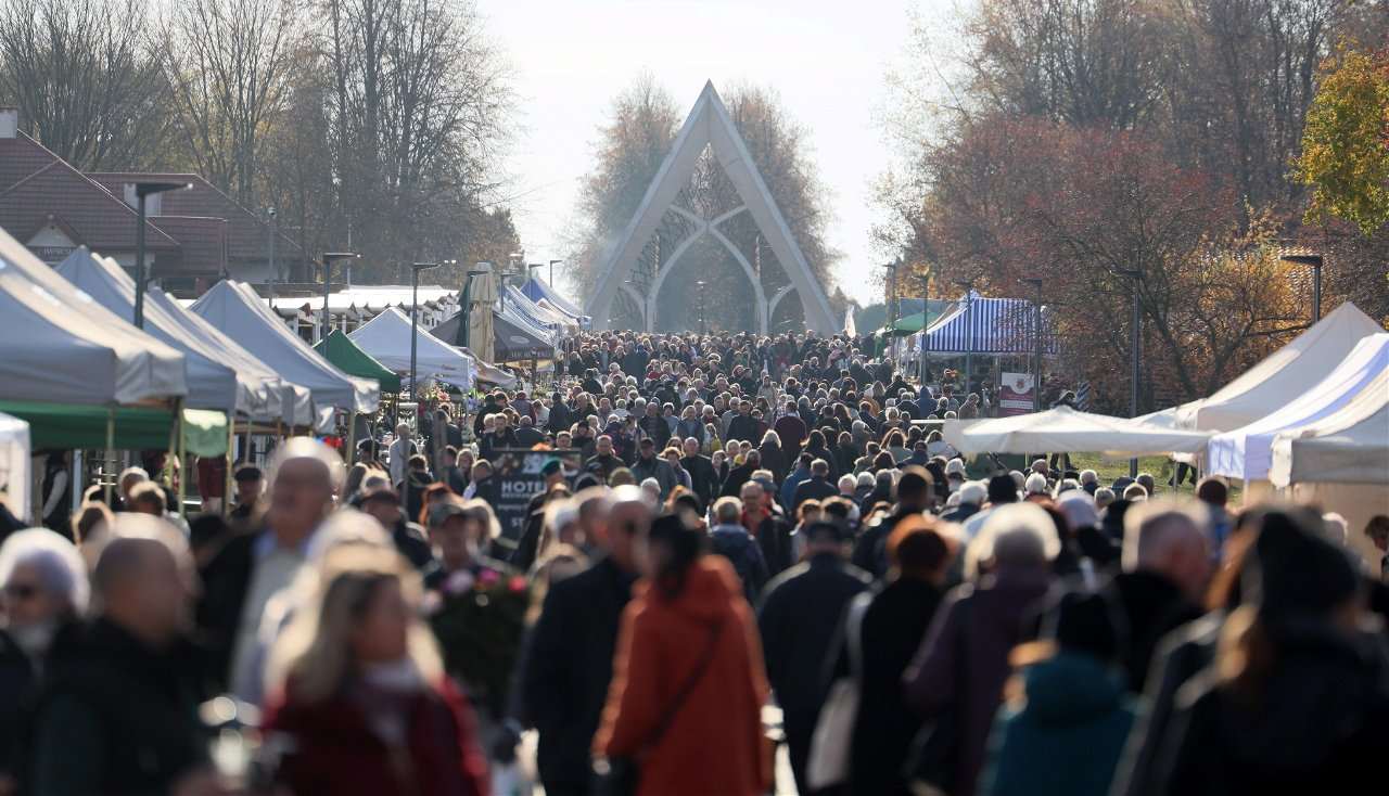 Bezpłatny parking przy cmentarzu na Majdanku. 200 miejsc dla kierowców 1 listopada