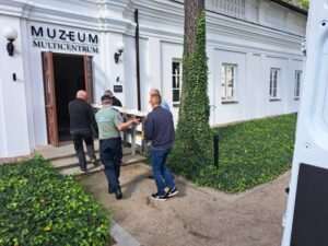 Chińskie przedmioty zatrzymane przez KAS trafiły do muzeum w Białej Podlaskiej